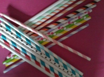 Cheap straws in various colours and designs, wholesale or retail prices